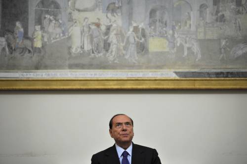 Berlusconi: "Fiducia o voto a dicembre 
Non giustificabile governo di sconfitti"