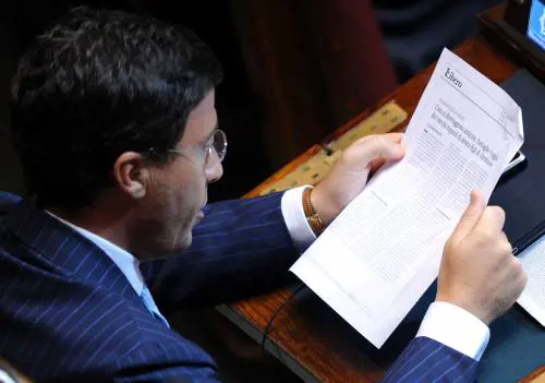 I finiani: "Un governo con Fini, Casini e Rutelli"