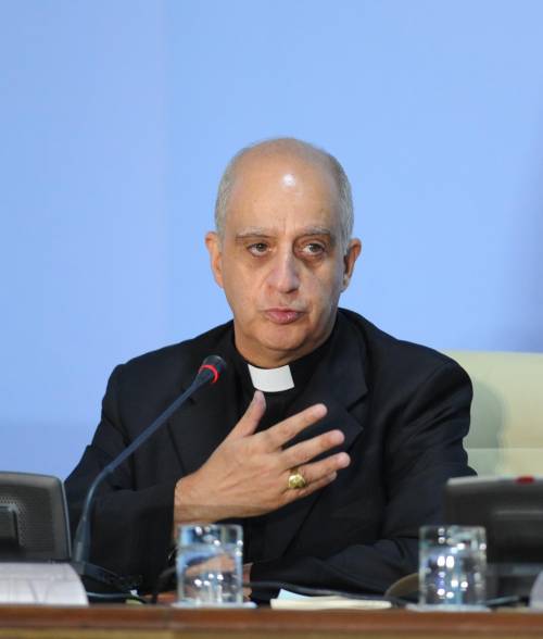 Monsignor Fisichella: "Papa Francesco non si può contestare"