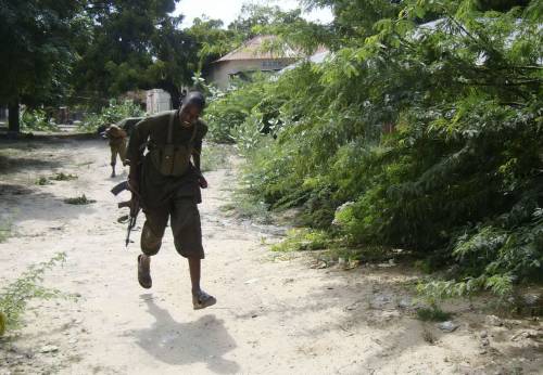 Nuovi scontri in Somalia, 
milizie islamiche in azione 
80 le vittime a Mogadiscio