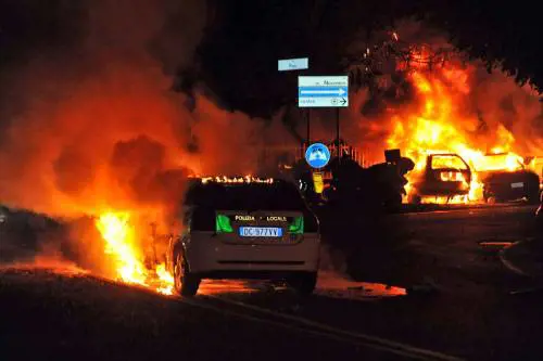 Tessera del tifoso, è follia: 
tafferugli a Berghèm Fest 
ultrà contestano Maroni