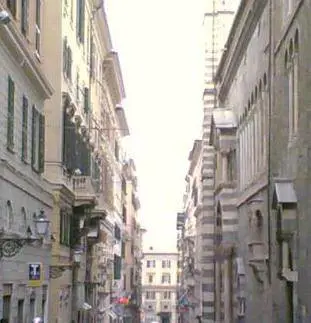 Romeni fanno il mimo per borseggiare i passanti