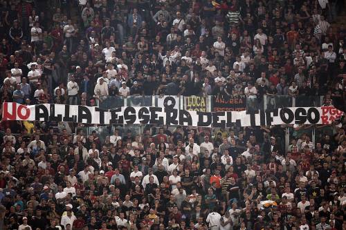 Serie A, via al campionato 
Tessera del tifoso e caos, 
Maroni: lunedì i correttivi