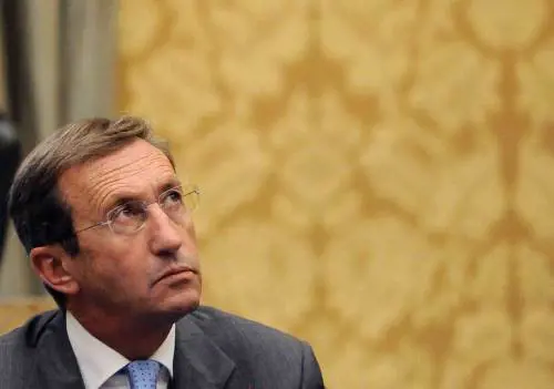 Lo scandalo di Montecarlo, in 150mila 
hanno firmato per mandare a casa Fini