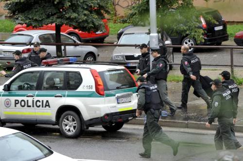 Tragedia in Slovacchia, 
50enne spara con il mitra: 
sale a 7 numero vittime