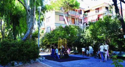 Il Comune abbandona  parchi e giardini in balìa delle «tigri»