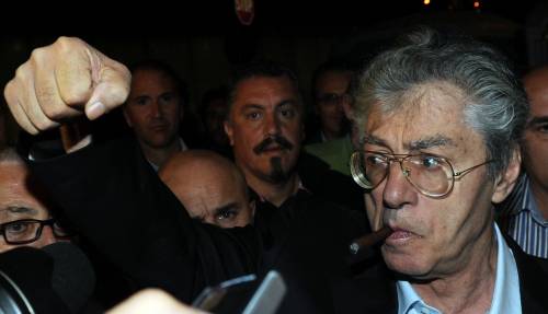 Mirabello, Bossi avverte Fini: "Non faccia casini"