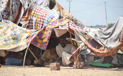 Alluvioni in Pakistan, Onu 
"I ricchi deviano le acque 
sui villaggi dei più poveri"