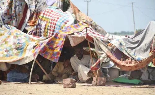 Alluvioni in Pakistan, Onu 
"I ricchi deviano le acque 
sui villaggi dei più poveri"