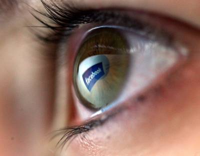 Facebook, i dubbi dei genitori: 
ecco cosa consigliano gli esperti