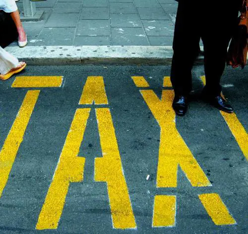 Milano, sciopero selvaggio dei taxi: disagi in stazione e all'aeroporto