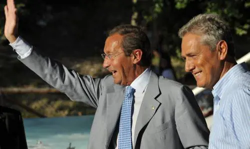 Fini ha pronto il partito ma non lo dice 
Maroni: "Da Mirabello dipende futuro"