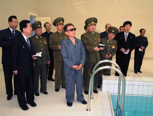 Corea del Nord, ora Kim Jong lascia: dopo 16 anni lo scettro passa al figlio