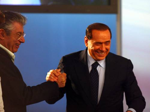 Bossi insiste: "Al Quirinale con Berlusconi" 
E il Pdl torna in piazza a Milano il 3 ottobre
