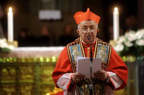 Tettamanzi ai milanesi: 
"Solidarietà e sobrietà 
contro disoccupazione"