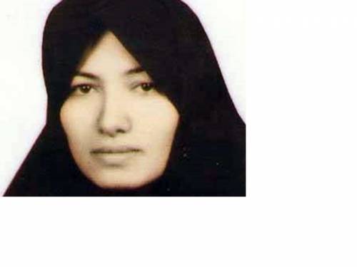 Sakineh, Teheran si ferma 
"Il processo è da rivedere 
La lapidazione è sospesa"