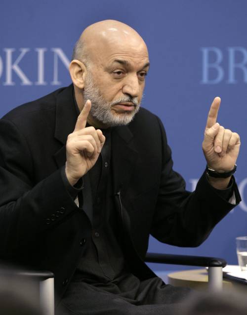 Afghanistan, altra offerta 
da Karzai al mullah Omar 
"Subito negoziati di pace"