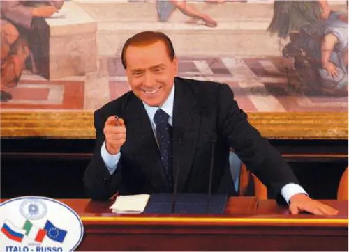 Il premier: "Avanti senza governicchi" 
Ma Fini: "L'Aula voti il suo discorso"