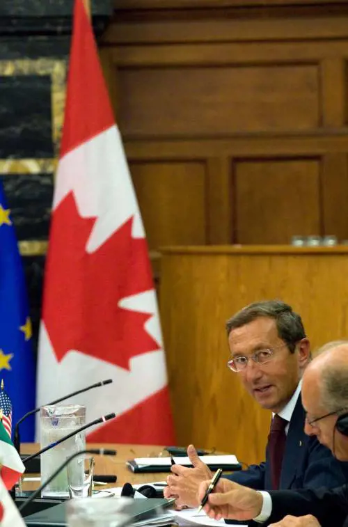 Fini sfida ancora Berlusconi: "L’Aula voti il suo discorso"