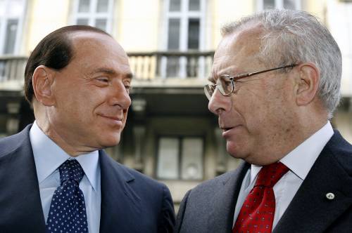Pdl, a rischio gruppo di responsabilità 
I finiani: "Un pasticcio, siamo decisivi"