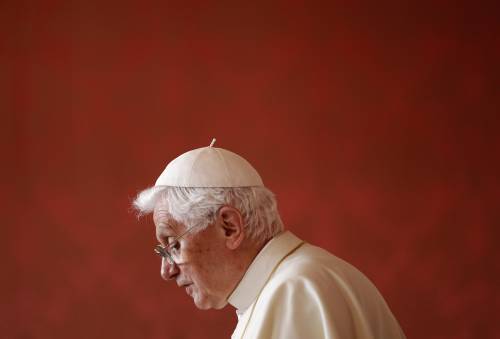 Londra, il Papa nel mirino 
Arrestati sei algerini: 
"Volevano assassinarlo"