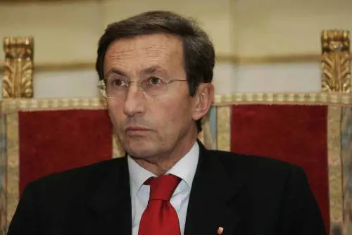 Si dimette il braccio destro di Fini che gestiva il patrimonio di An