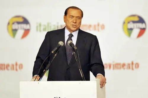 "Dai finiani un'operazione dissennata  
Alcuni Udc rafforzano la maggioranza"