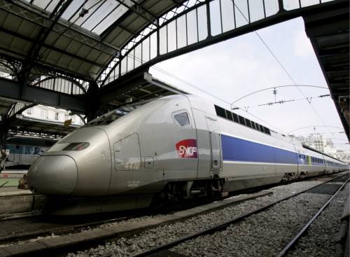 Tgv, pacco con detonatore 
Terrore sui binari a Parigi: 
era solo un falso allarme