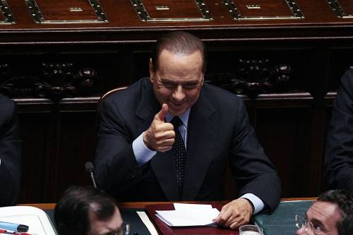 Berlusconi alla Camera mercoledì 29 
Maroni: "Urne se non c'è maggioranza"