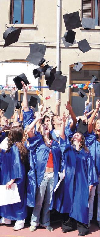 Scuola, i presidi piangono miseria? 
Via ai corsi per barman e pirati web