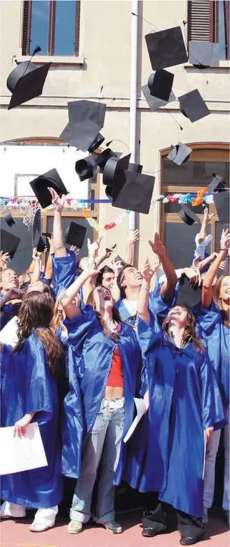 Scuola, i presidi piangono miseria? 
Via ai corsi per barman e pirati web