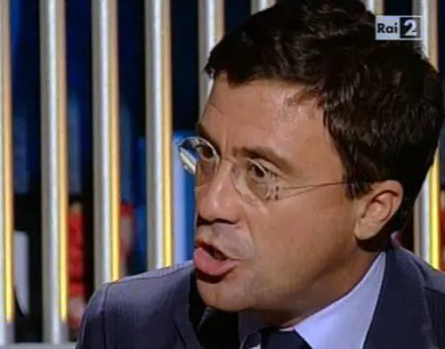 I finiani agitano lo spettro degli 007 
Ma Berlusconi li manda a quel paese