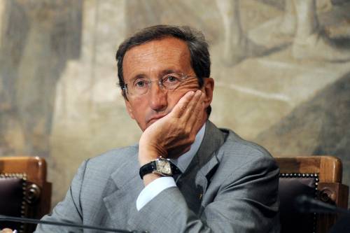 Da Santa Lucia il ministro conferma: 
"La lettera è autentica, l'ho scritta io" 
Fini: domani la mia verità in un video