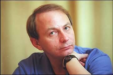 Houellebecq il mediatico, 
ritorna in splendida prosa