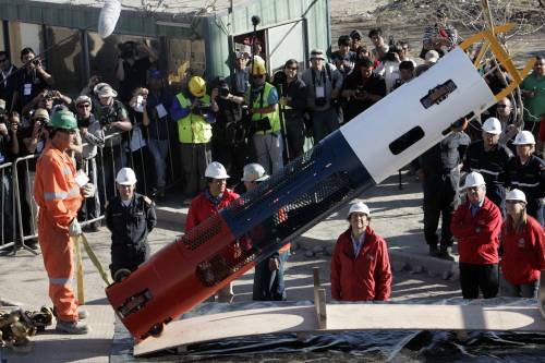 Cile, una capsula salverà i minatori