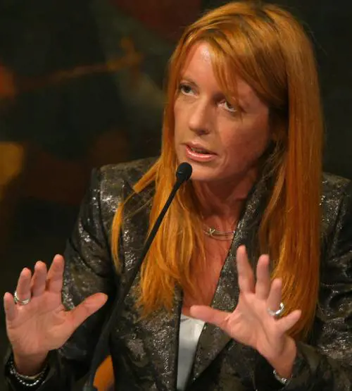 «Italia: mafia, pizza e pasta», la Brambilla morde la Apple