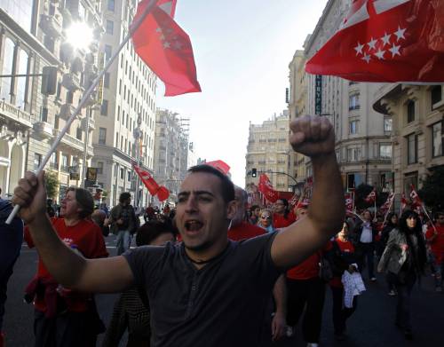 La Spagna in sciopero: scontri e oltre 80 arresti