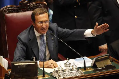 La fiducia patacca di Fini