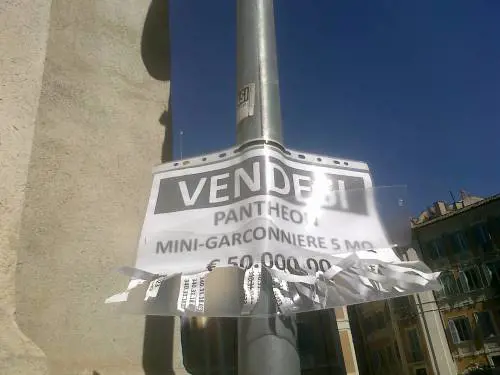 A Roma adesso si vive come topi 
In vendita casa di 5 metri quadrati