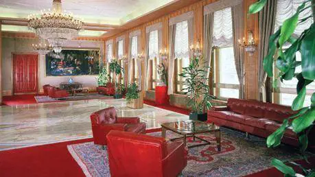 Banche aperte al sabato Per regalare l’arte