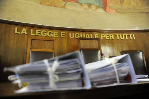 Burocrazia lumaca: padre disconosce figlia 
Ma lei lo viene a sapere dopo quarant'anni