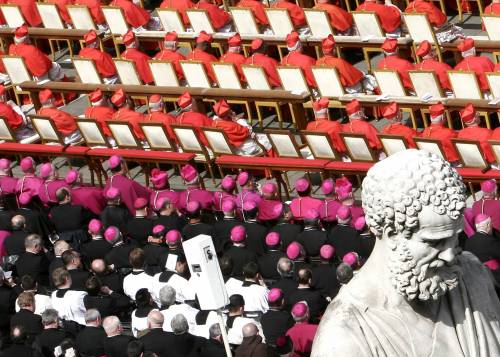 Bestemmia, la stampa cattolica contro il premier Monsignor Fisichella: "Burrasca su una battuta"