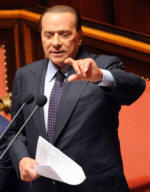 Berlusconi avverte: "I finiani rispettino il patto" 
Ma Fini: "Fli fedele solo al programma"