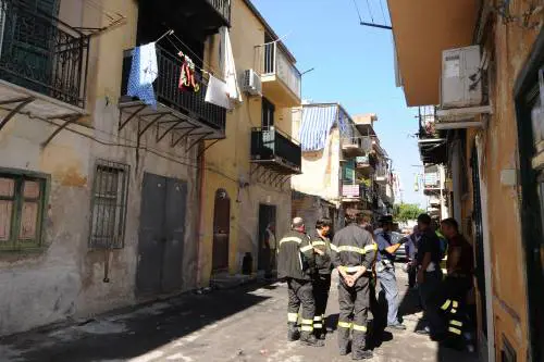 Brucia un foglio di carta, casa a fuoco 
muore bimbo di 6 anni a Palermo
