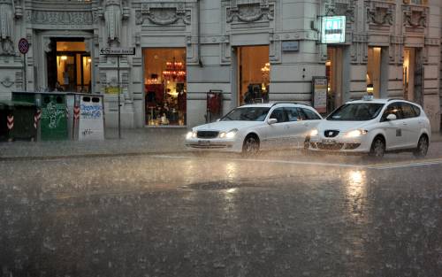 Nubifragio in Liguria: 
il traffico è paralizzato 
Evacuate sette famiglie