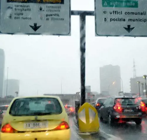 Genova bloccata sotto l’acqua? «Colpa di chi era in macchina»