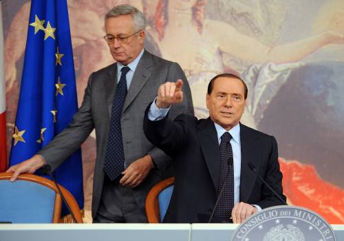 Berlusconi: "Mai minacciato le elezioni 
Il federalismo sarà attuato entro marzo"