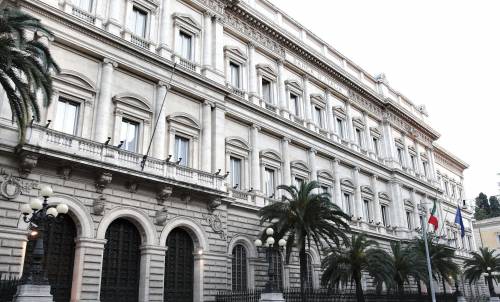 Crisi, ricetta di Bankitalia: 
"La ripresa ancora debole 
Ora serve competitività"