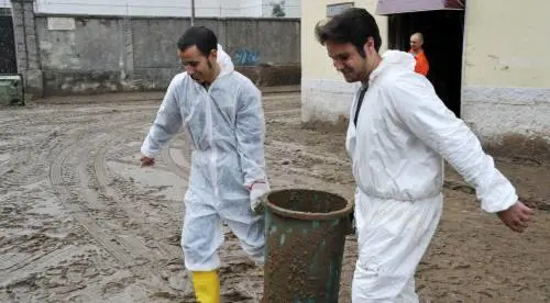«Io, volontario a spalare fango tra i disperati»