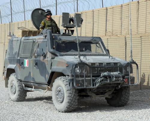 Camion Lince uscito di strada: rischiano il processo sette militari